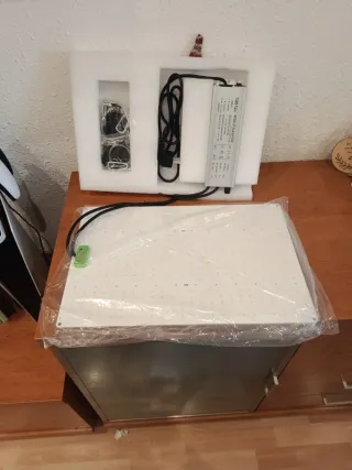 2 Placas Cultivo LED 240W + Accesorios.