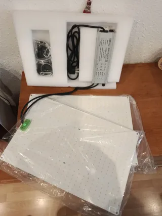 2 Placas Cultivo LED 240W + Accesorios.