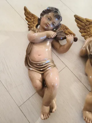 Pareja de angeles músicos de estuco