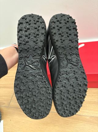 Zapatillas Fútbol Sala Puma Negras + espinilleras