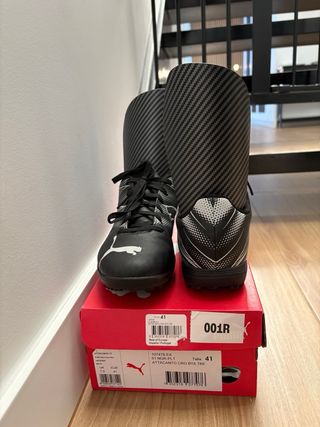 Zapatillas Fútbol Sala Puma Negras + espinilleras