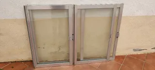 Ventana corredera aluminio gris