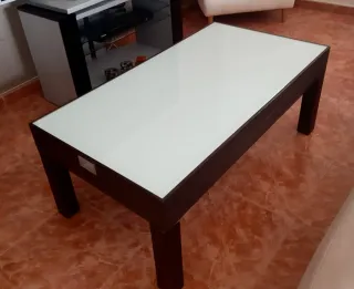Mesa centro elevable de madera y cristal