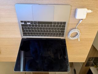 MacBook Air M1 8GB 256GB Argento con schermo rotto