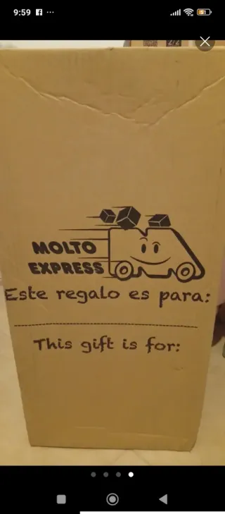 Patinete infantil rojo nuevo en su caja .