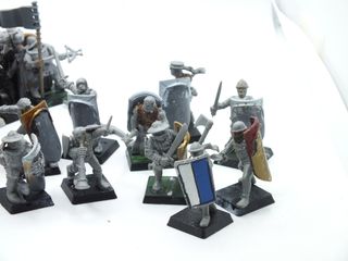 Lotto Milizia uomini d'arme Bretonnia spade scudi