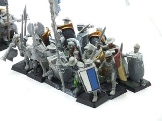 Lotto Milizia uomini d'arme Bretonnia spade scudi