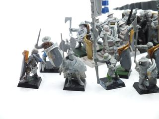 Lotto Milizia uomini d'arme Bretonnia spade scudi