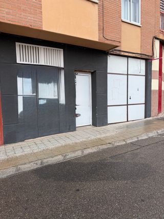 Se vende local comercial de 95m, zona pinilla .