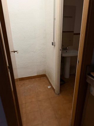 Se vende local comercial de 95m, zona pinilla .