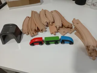 Tren de madera IKEA para niños