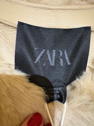 Abrigo Zara pelo beige