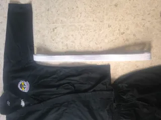 Uniforme Artes Marciales Negro y Blanco Daedo