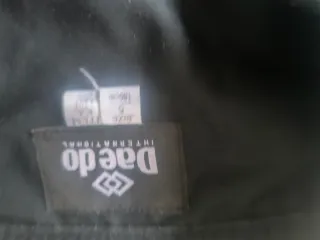 Uniforme Artes Marciales Negro y Blanco Daedo