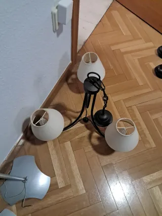 Lámpara de techo antigua metal y tela.