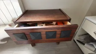 Mesita de noche de madera