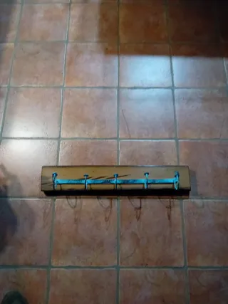 Perchero de madera de roble viejo