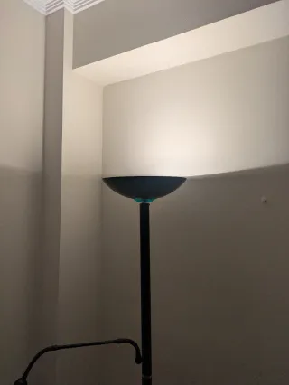 Lámpara de pie moderna negra