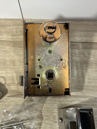 Cerradura de Sobreponer Amig