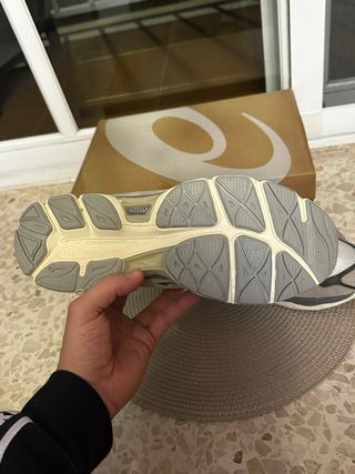 Asics Gel colores marron,gris y beig muy comodas