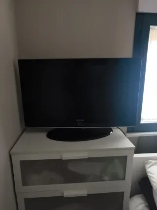 Televisor Samsung Negro. No tiene mando.