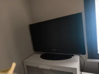 Televisor Samsung Negro. No tiene mando.