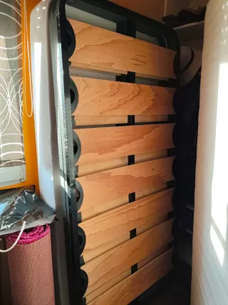 Somier de láminas de madera y metal