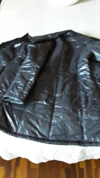 Abrigo negro brillante