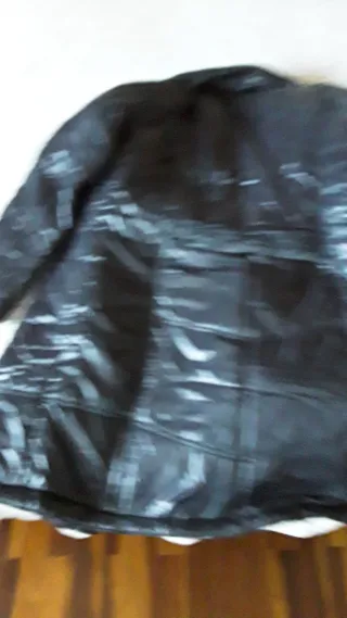 Abrigo negro brillante