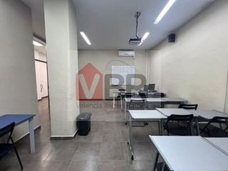 Local comercial en alquiler en L´Amistat en Valencia