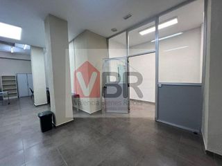 Local comercial en alquiler en L´Amistat en Valencia