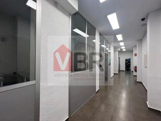 Local comercial en alquiler en L´Amistat en Valencia