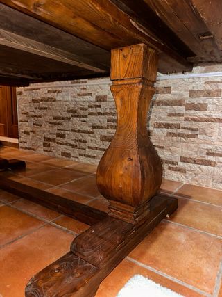 Mesa antigua pino silvestre macizo