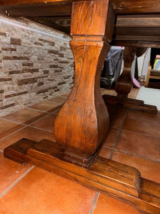 Mesa antigua pino silvestre macizo