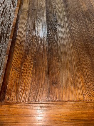 Mesa antigua pino silvestre macizo