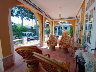 Chalet en venta en Novelda