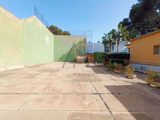 Chalet en venta en Novelda