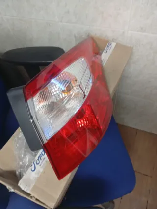 Piloto trasero derecho Ford C-Max