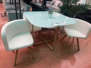 Conjunto Mesa Comedor Cristal y Sillas Blancas