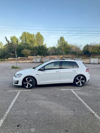 Volkswagen Golf GTI 2.0 TSI 220CV BMT