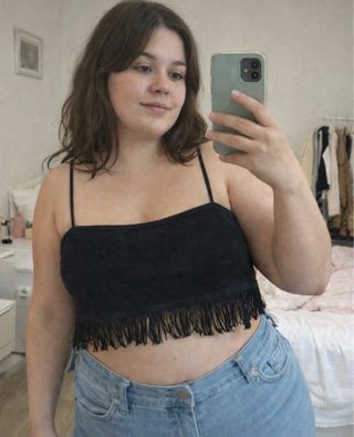 Top negro con flecos