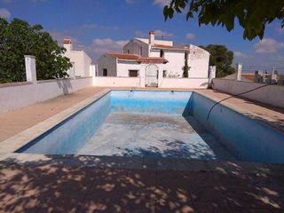 Chalet en venta en Novelda