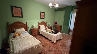 Chalet en venta en Linares