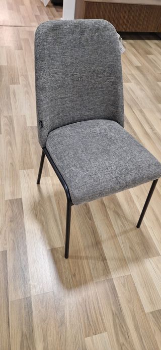 Silla de comedor tapizada gris