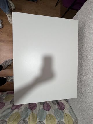 Mesa de escritorio blanca