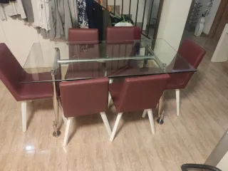 Mesa de cristal con 6 sillas granate