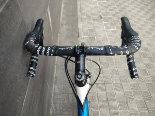 Bicicleta de carretera Goka carbono