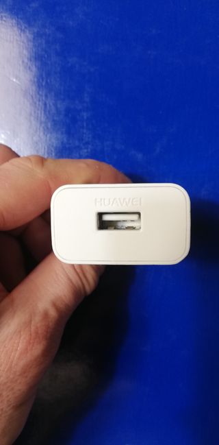 HUAWEI SUPER CHARGE 18W MODEL HW-090200EHO+ 2 CAVI