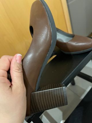 Zapatos de tacón marrones