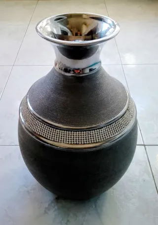 Jarrón gris y Plateado